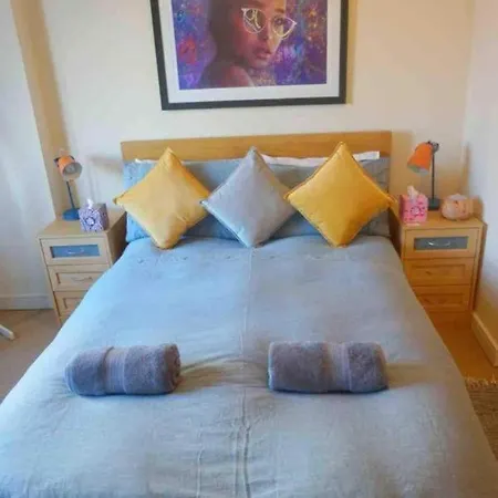 Daire Urban Couples Retreat Apart- Pool Table & Balcony Bristol
